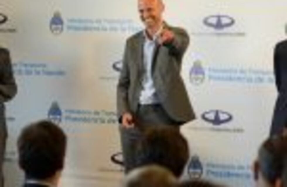 Dietrich dijo que buscan fortalecer el sistema ferroviario local