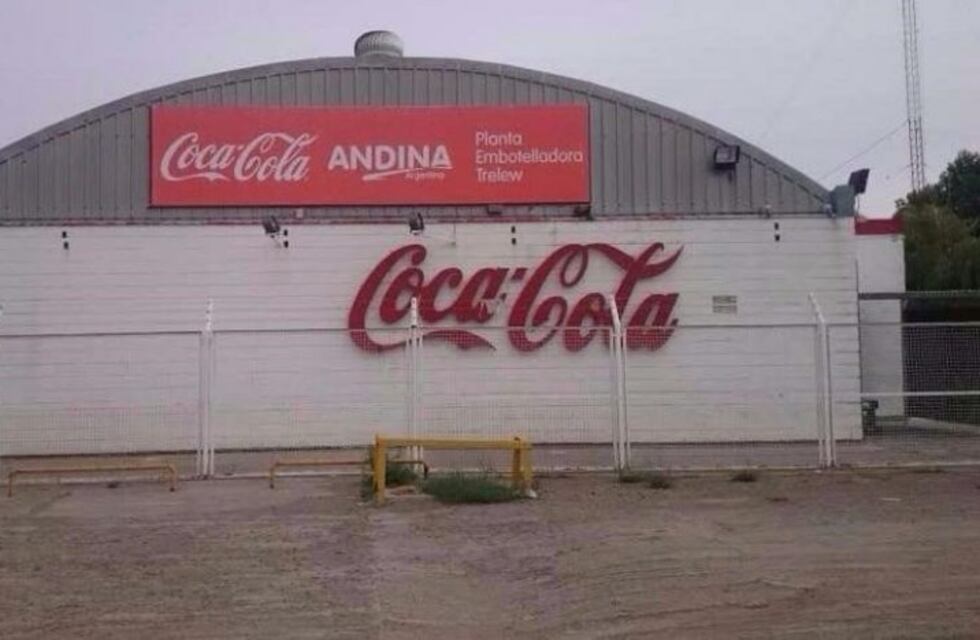 Conflicto con una distribuidora de "Coca Cola" por atraso de sueldos