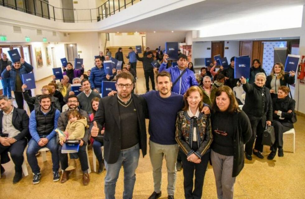 Nueva entrega de inicio de trámites de la unidad ejecutora y de escrituras de viviendas sociales