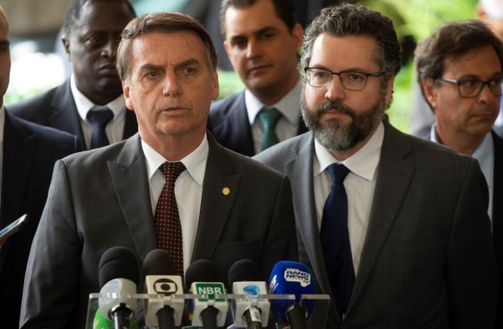 Canciller de Brasil dice que "las fuerzas del mal están festejando" la victoria de Alberto Fernández