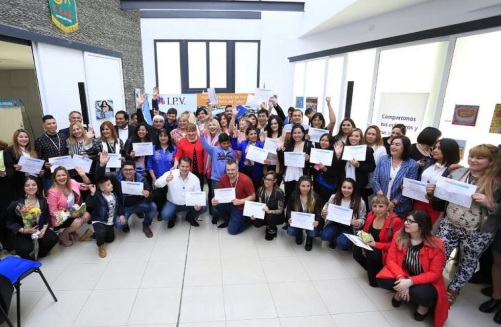 La Gobernadora entregó certificados a 85 alumnos del Plan FINES