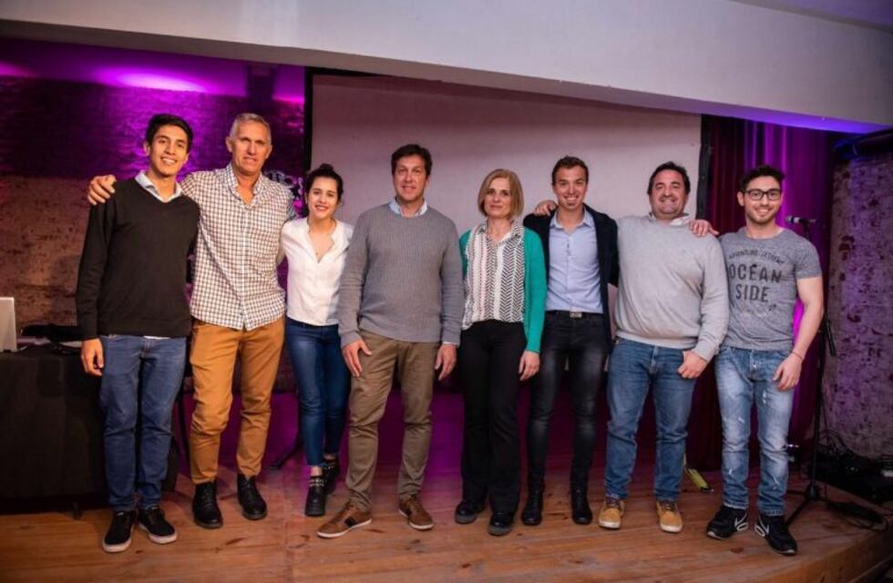 Rojas presentó sus equipos de Juventud y Deporte