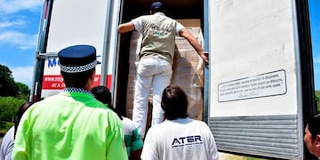 Entrega de alimentos en Gualeguaychú\nCrédito: Web