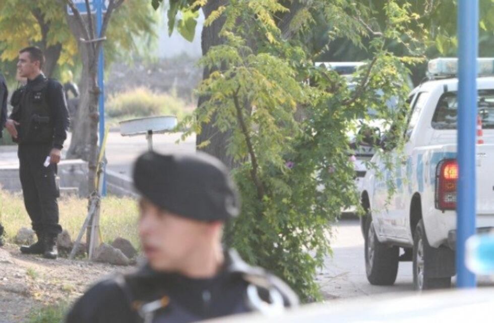 Detuvieron a dos hombres acusado matar a palazos a su padrastro en Maipú