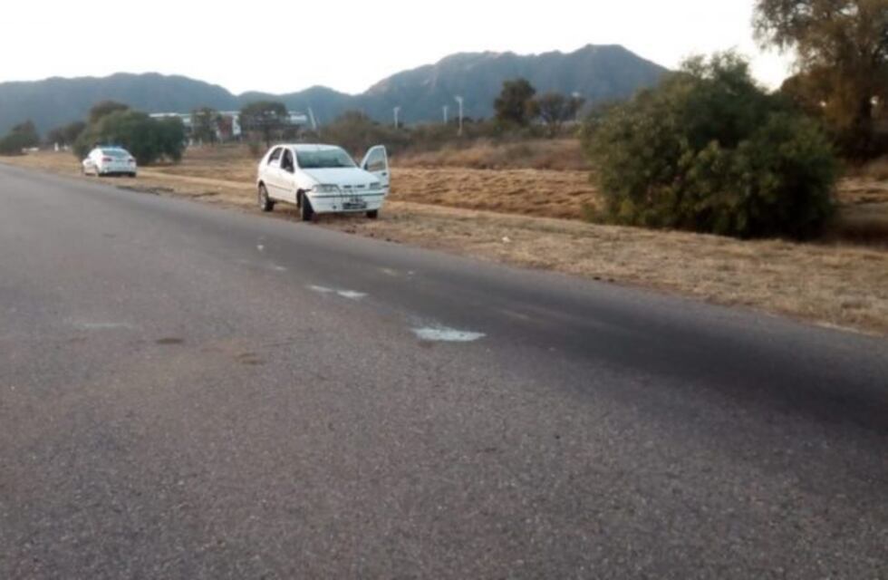 La Punta: iba en contramano y volcó