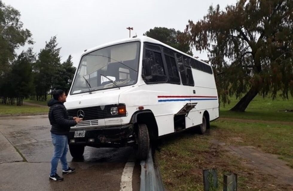 Vehículo del Servicio Penitenciario despistó cuando trasladaba a 15 presos