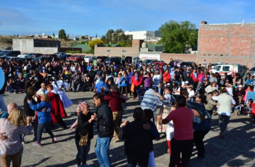 Trelew tuvo un domingo a puro folclore