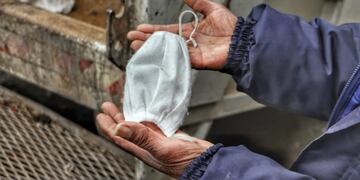 Barbijo de un trabajador municipal