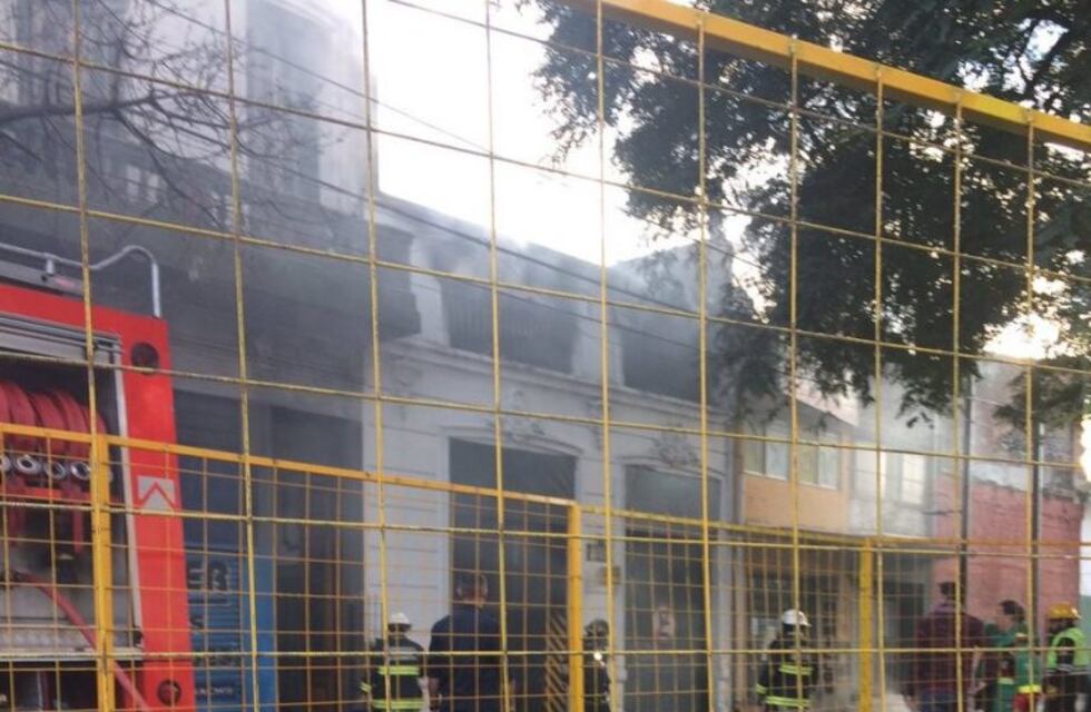 Bomberos controlaron el incendio en una vivienda en el barrio de Constitución