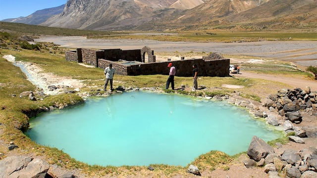 El viejo hotel y las termas en El Sosneado, distrito de San Rafael.
