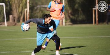 En el arco, el juvenil Juan Strumia o el regreso de Nahuel Losada.