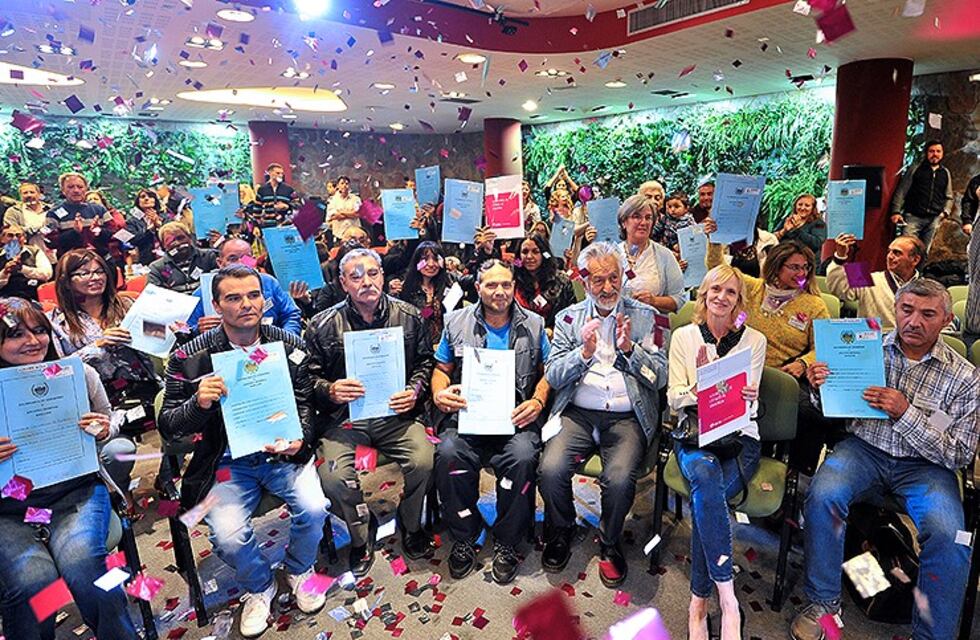 Alberto Rodríguez Saá entregó 94 escrituras de viviendas