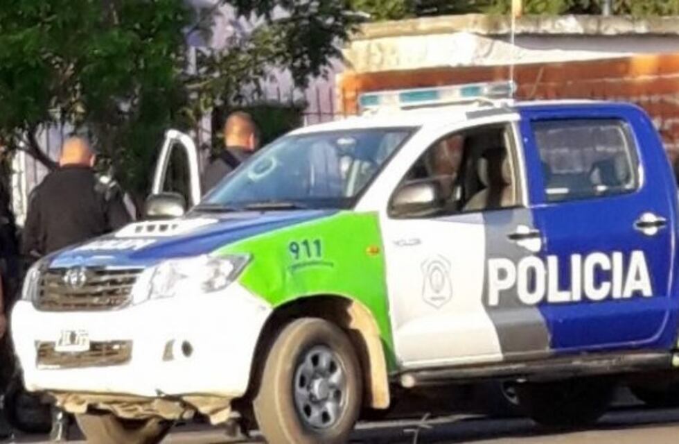 Le robó a una amiga y luego la atacó a golpes en la vía pública