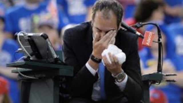 Umpire Arnaud Gabas, of France, holds his face after being hit by a ball during first-round Davis Cup tennis match action between Canada's Denis Shapovalov and Britain's Kyle Edmund, Sunday, Feb. 5, 2017, in Ottawa, Ontario. (Justin Tang/The Canadian Pres