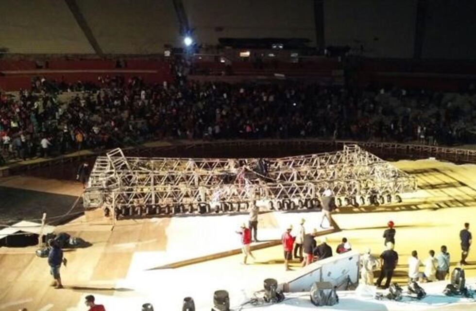 Fiesta de la Vendimia: se cayó una parrilla de luces y luego se desplomó una grúa