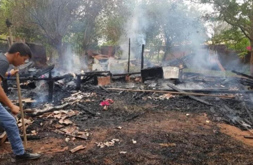 Montecarlo: un incendio consumió por completo una vivienda