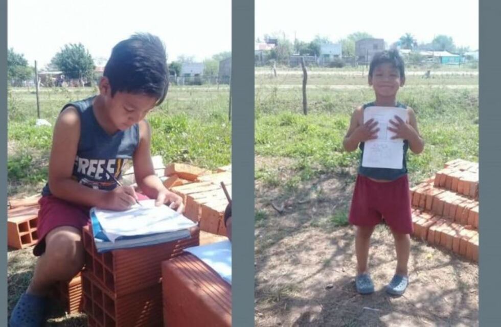 Un niño acompaña a su madre albañil para realizar la tarea