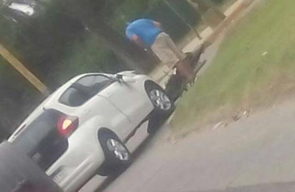 Colisionaron de frente un auto y una moto pero no hubo que lamentar víctimas