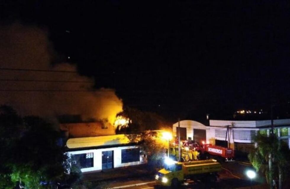 Se incendió una casa de productos químicos en San Vicente