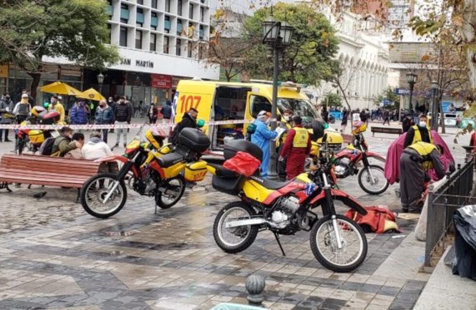 Falleció una mujer en situación de calle en la Plaza San Martín