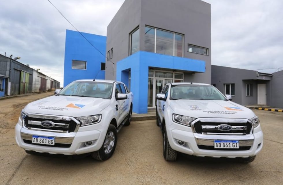 Se entregaron dos nuevos vehículos a la Secretaria de Energía