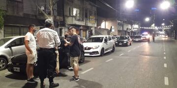 Los agentes frenaron a los conductores sobre Ovidio Lagos al 100\u002E (@carolabayru)