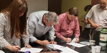 Los ministros Giménez, Sedof y Safrán representaron al gobierno provincial en la reunión\u002E