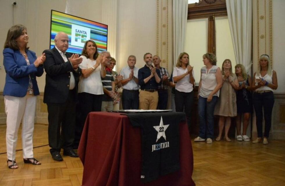 Lifschitz firmó el convenio para la expropiación del predio de calle Salta 2141