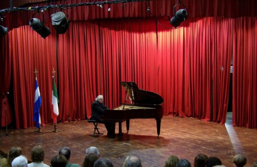 Pianista italiano internacional