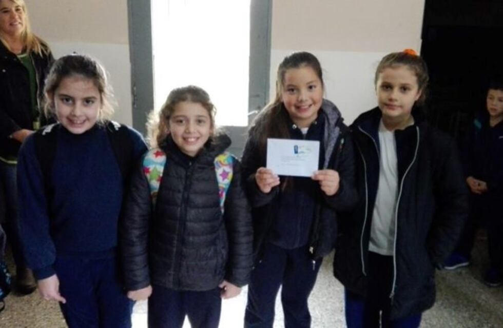 Alumnos santafesinos recibieron una carta del Papa agradeciendo su "cercanía"