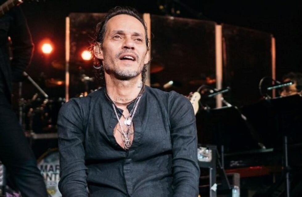 Marc Anthony adoptó un venado como mascota y no se lo perdonaron