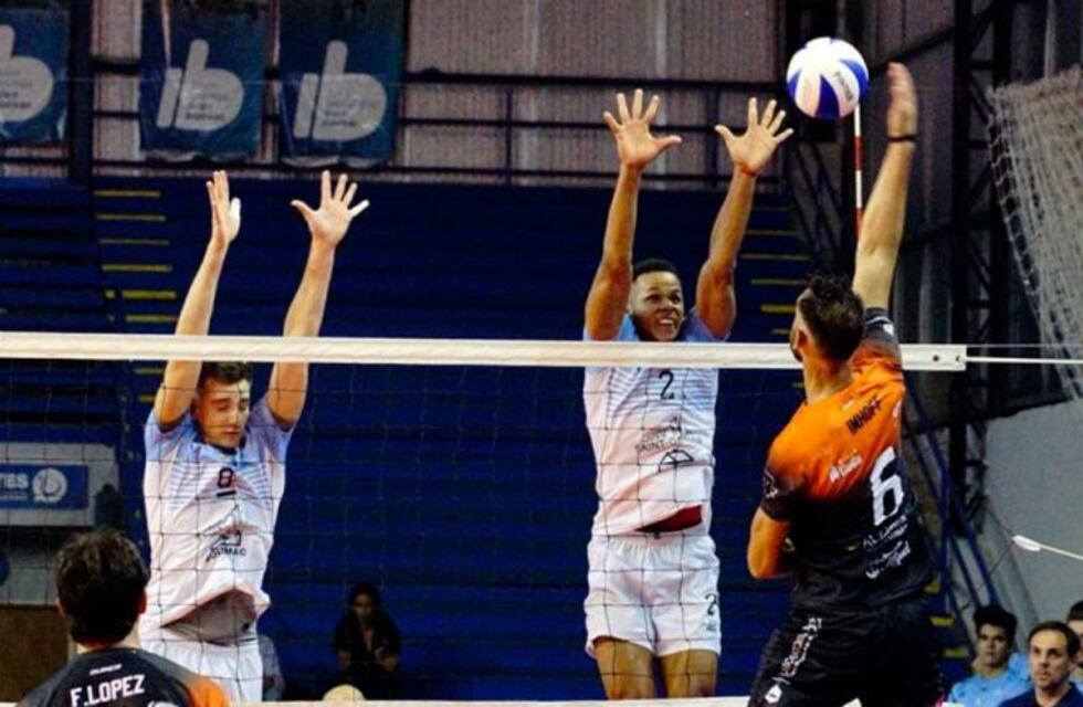 Monteros Vóley no pudo ante Bolivar Voley y cayó por sets corridos
