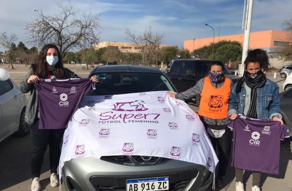 El fútbol amateur se manifestó en la explanada del Kempes