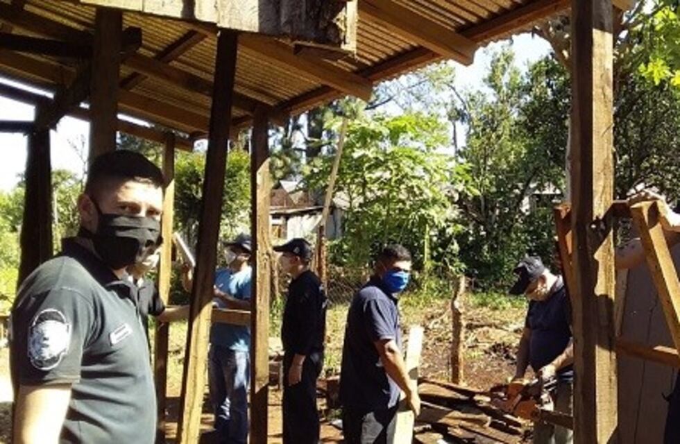 En Capioví los vecinos se unieron para mejorar la casa de una madre y sus siete hijos