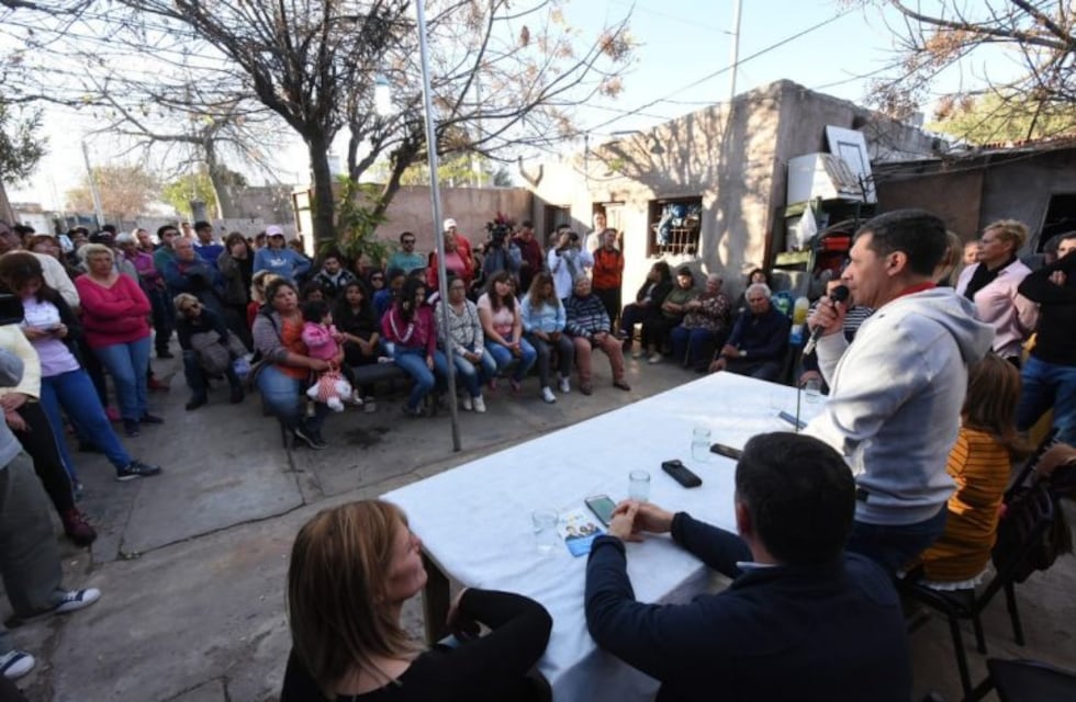 Los vecinos del barrio Parque Industrial se reunieron con los precandidatos del Frente de Todos