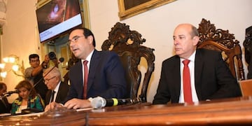 Valdés anunció en rueda de prensa el pago de un bono extraordinario de fin de año\u002E (Foto: Época)