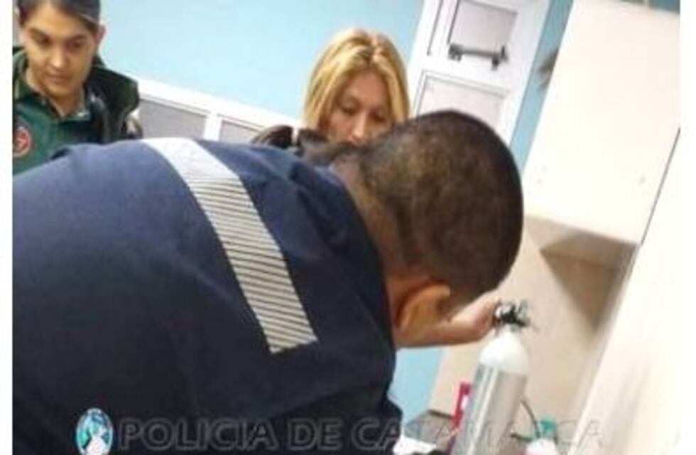 Capayán: policías le salvaron la vida a un bebé de siete días