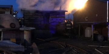 Incendio casilla barrio Provincias Unidas Tolhuin, Tierra del Fuego