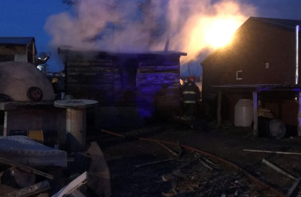 Una vez más a causa de la calefacción "Tacho a leña" se incendio una casilla en Tolhuin