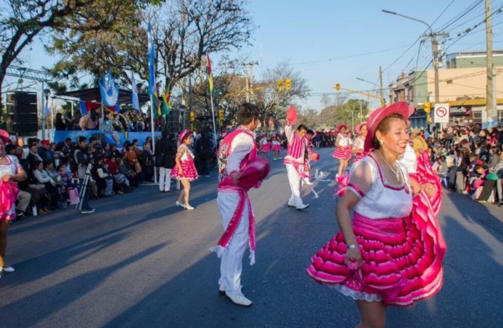 Colorido desfile celebró en Jujuy la Independencia de Bolivia