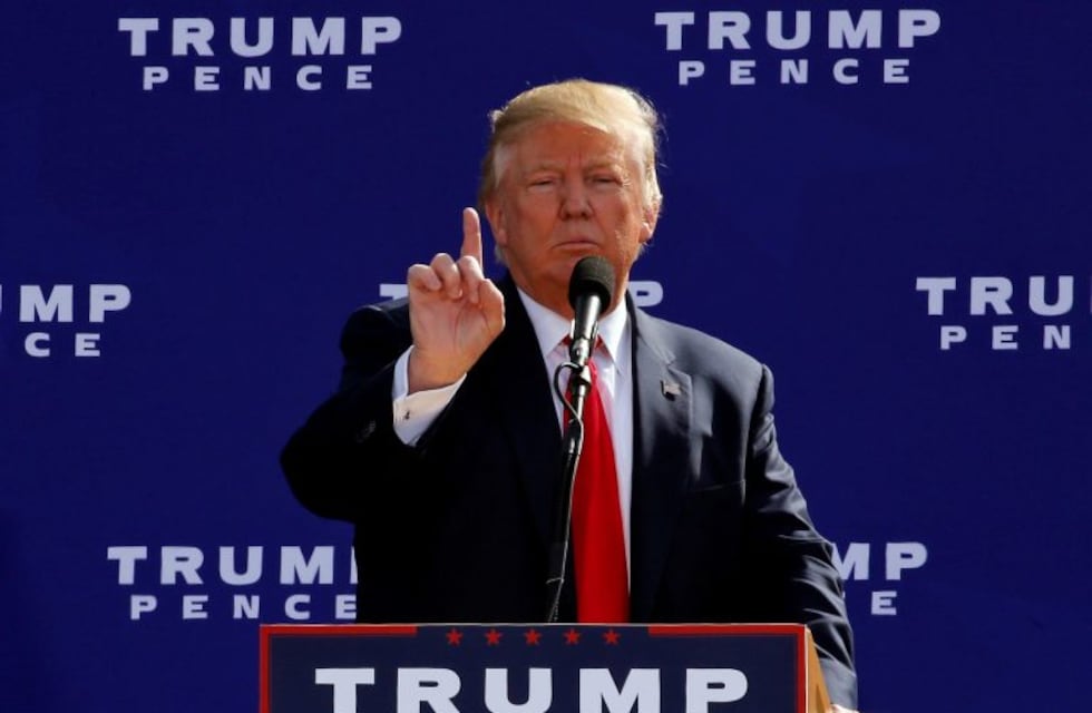 Trump insinúa que Clinton se drogó en último debate y pide hacerle una prueba