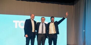 El PJ se encolumnó detrás de Omar Perotti tras la victoria en los comicios provinciales\u002E (@marcoscleri)