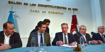 Arcioni y Urtubey coincidieron en buscar un país federal\u002E