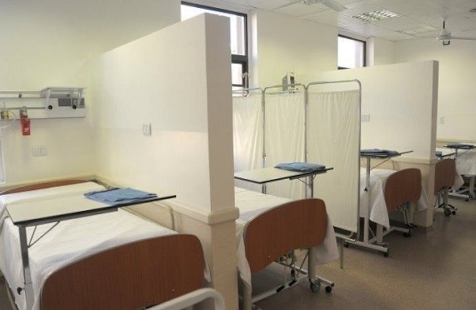 Desborde de pacientes en el Centenario: nueve embarazadas para una única cama