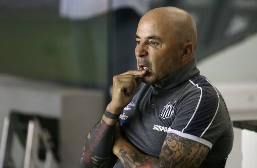 Jorge Sampaoli renunció a la dirección técnica del Santos y trató de mentiroso al presidente del club