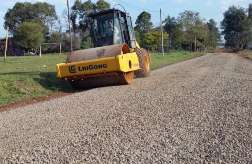 Pavimento en Miguel Lanús y perfilado de calles en otros barrios de Posadas