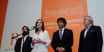 LA PLATA, 25/11/2015, LA GOBERNADORA ELECTA MARIA EUGENIA VIDAL EN CONFERENCIA DE PRENSA LUEGO DE LA REUNION CON DANIEL SCIOLI. FOTO:DYN/SALVADOR SANTIAGO. la plata maria eugenia vidal gobernadora bonaerense electa inicio de la transicion bonaerense conferencia de prensa
