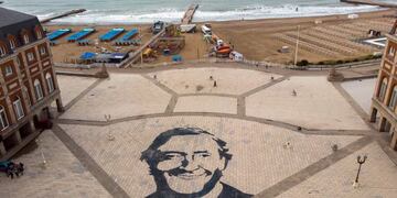 Pintaron la la figura de Néstor Kirchner en la rambla y se desató la polémica (Twitter)