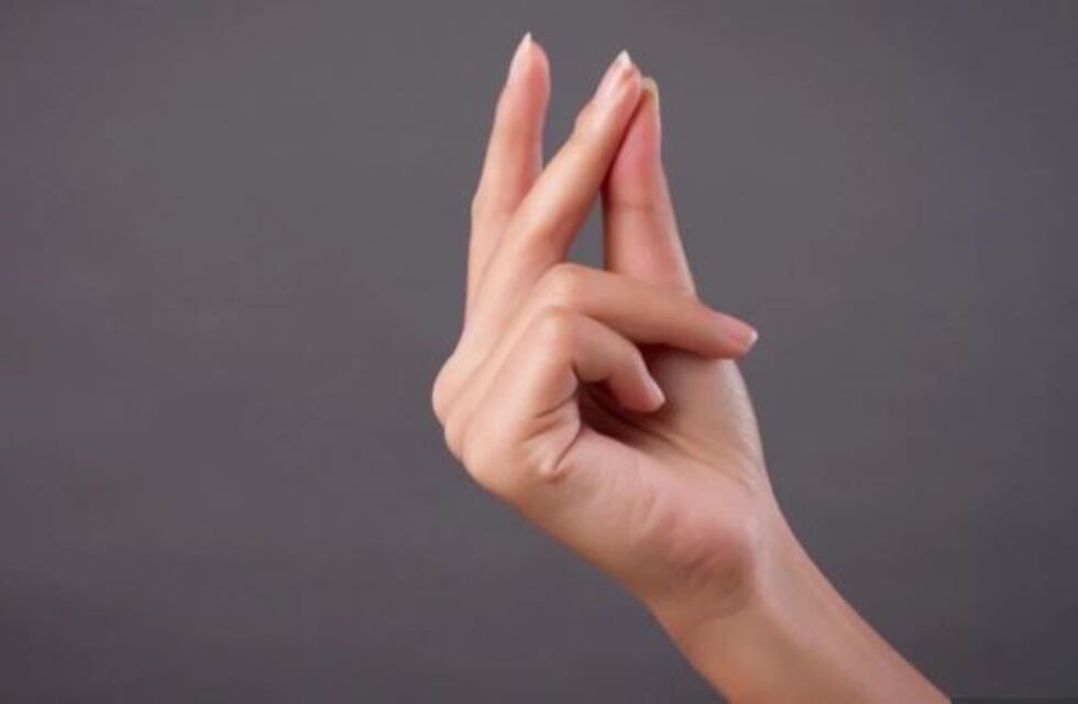 Se mordió las uñas y casi muere por una infección