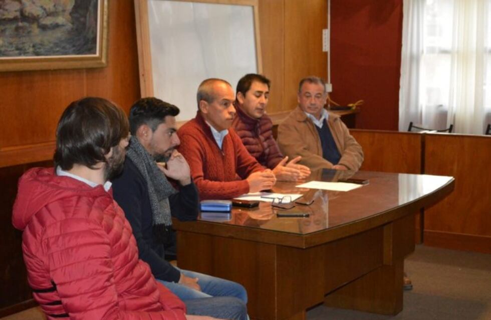 Manzanelli dialogó con los comerciantes afectados al nuevo decreto de estacionamiento de Mina Clavero